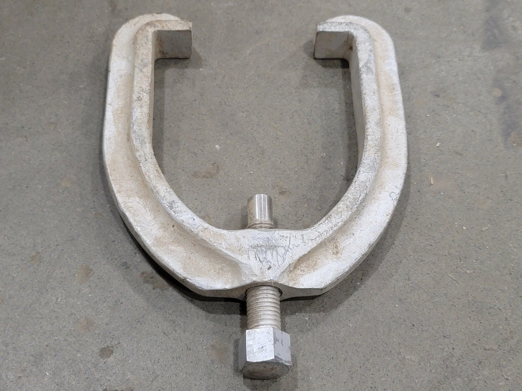 Puller, 6"W x 7"H