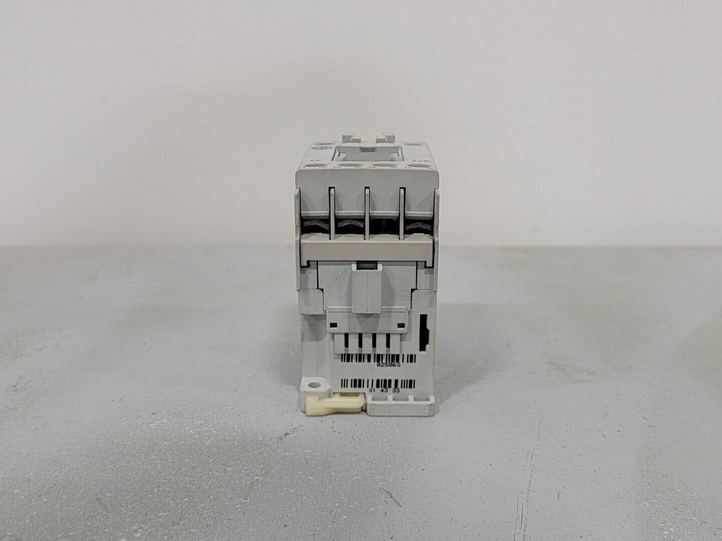 ALLEN-BRADLEY 10 Amp Industrial Control Relay 700-CF220