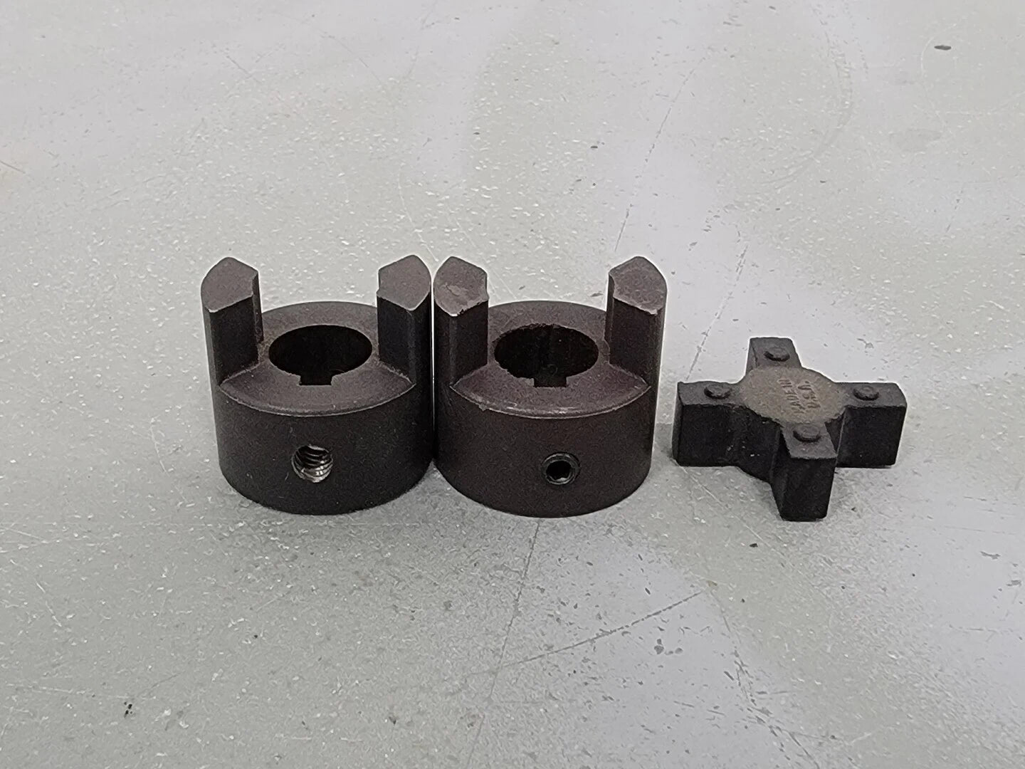 Lovejoy Coupling Lovejoy Coupler For Log Splitter L075 1/4 X 3/8 Flexible 3-PC L-Jaw Coupling Set With URETHANE Rubber Spiders Bulk - Foto 6