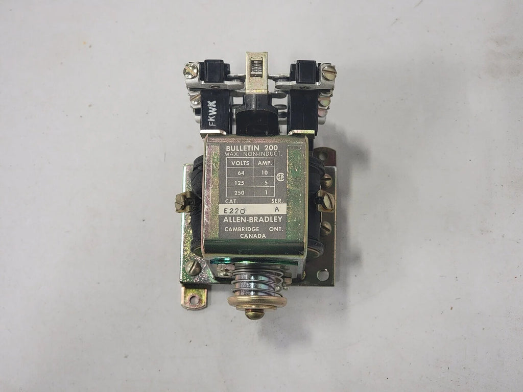 ALLEN-BRADLEY 10 Amp Time Delay Relay 200-E220-Z2
