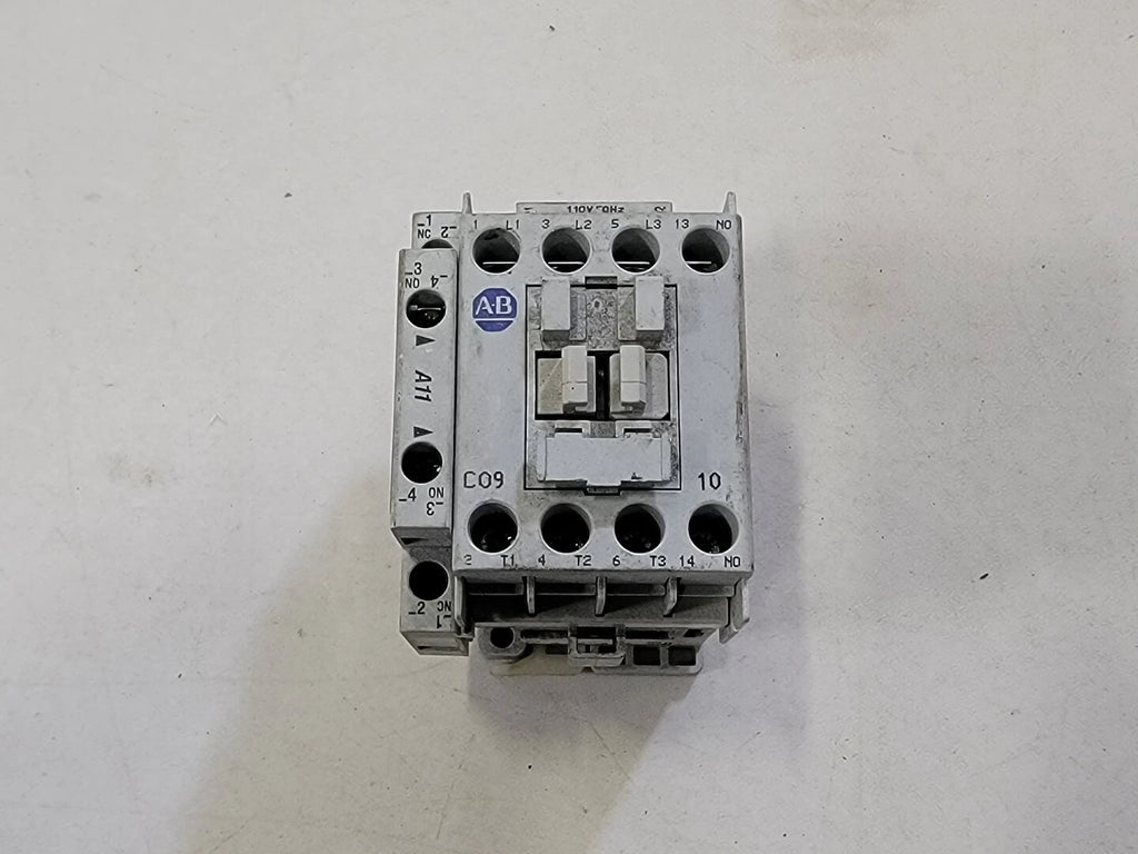 ALLEN-BRADLEY 9 Amp, 3 Pole, 1NO, 110/120 VAC Coil Contactor 100-C09D10 w/ Auxiliary Contact