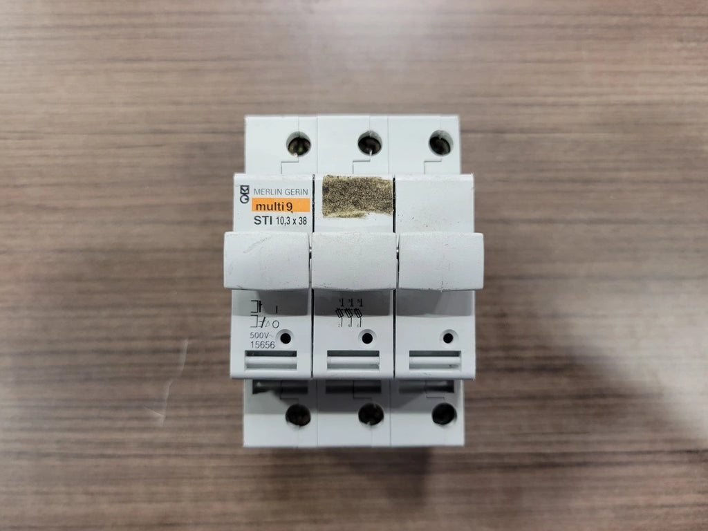 MERLIN GERIN multi 9 STI 10.3x38 mm 3 Pole Isolatable Fuse Carrier 15656