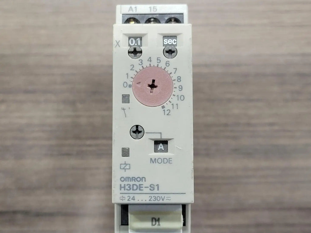 OMRON 5 Amp Time Delay Relay H3DE-S1 