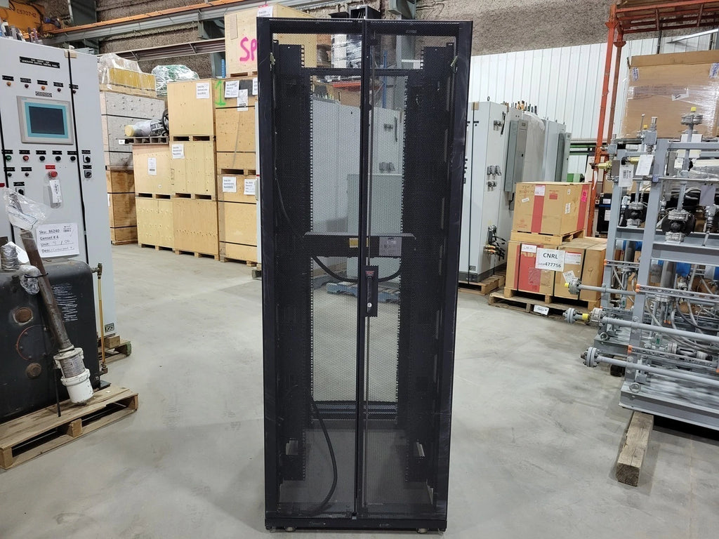 SCHNEIDER ELECTRIC NetShelter SX Enclosure AP7581