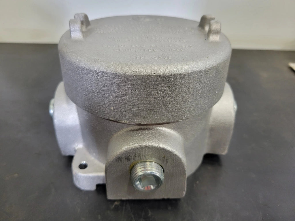 CROUSE-HINDS 1/2" Conduit Outlet Box w/ Cover GRUE19