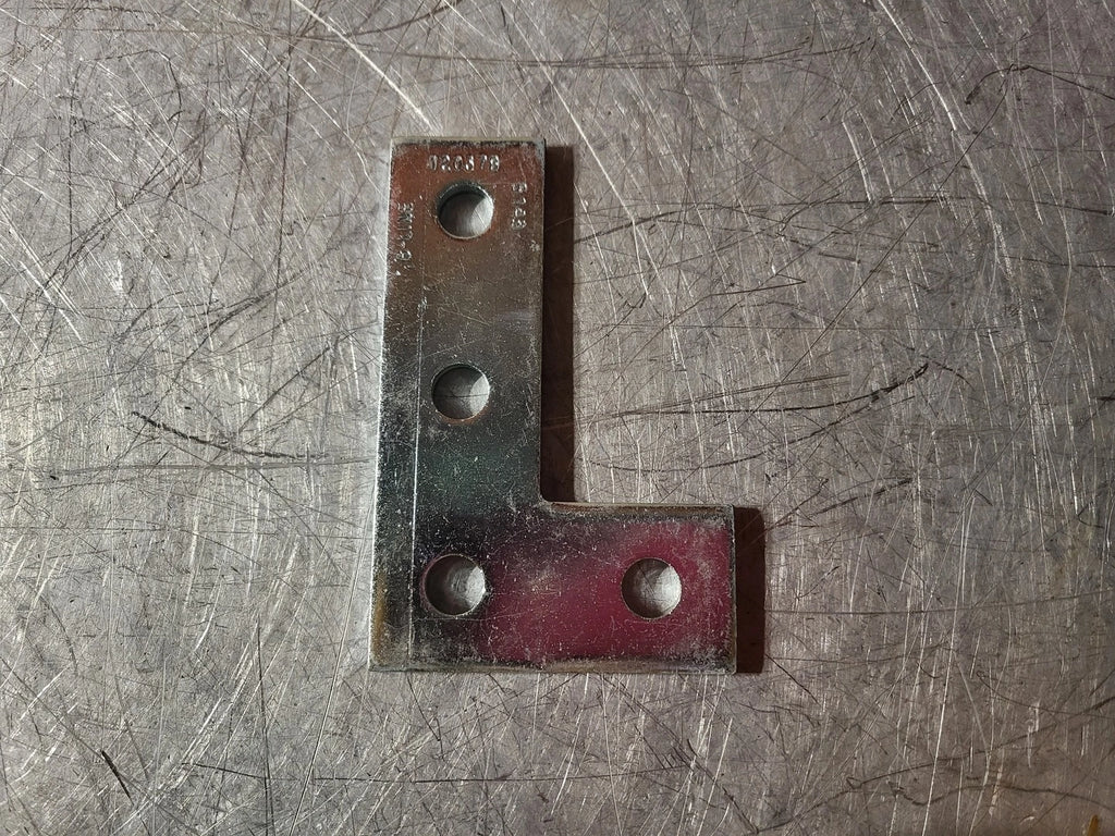 EATON 4-Hole Corner Plate B143