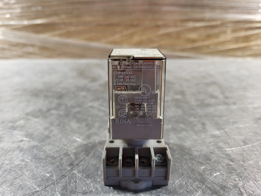 ALLEN-BRADLEY 10 Amp Tube Base Relay 700-HA32A1 w/ Relay Socket 700-HN125