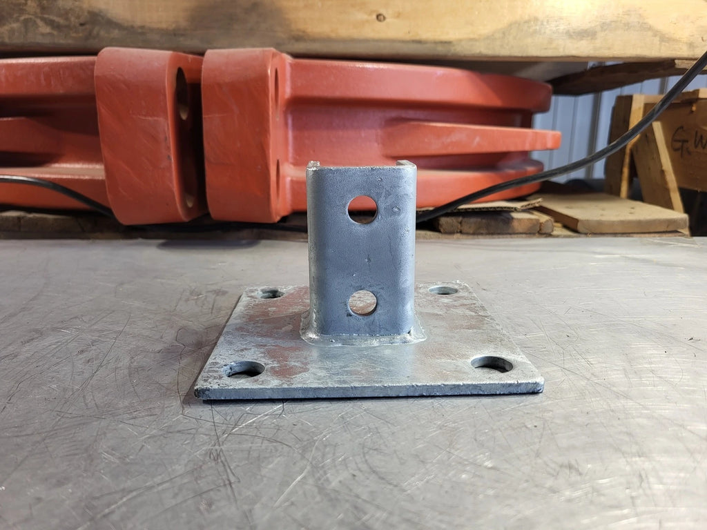 THOMAS BETTS Post Base Fitting AP232-SQHDGC (Box Of 10)