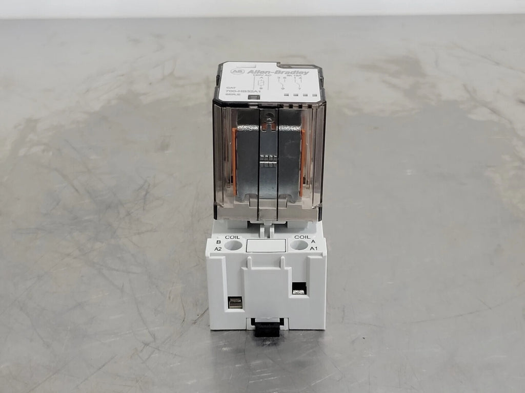 ALLEN-BRADLEY 15 Amp General Purpose Relay 700-HB32A1 w/ Relay Socket 700-HN153