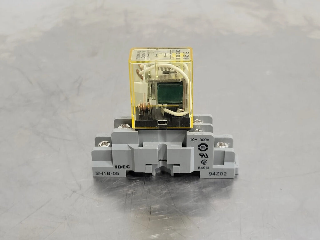 IDEC 10 Amp Power Relay RH1B-UDC24V w/ Relay Socket SH1B-05