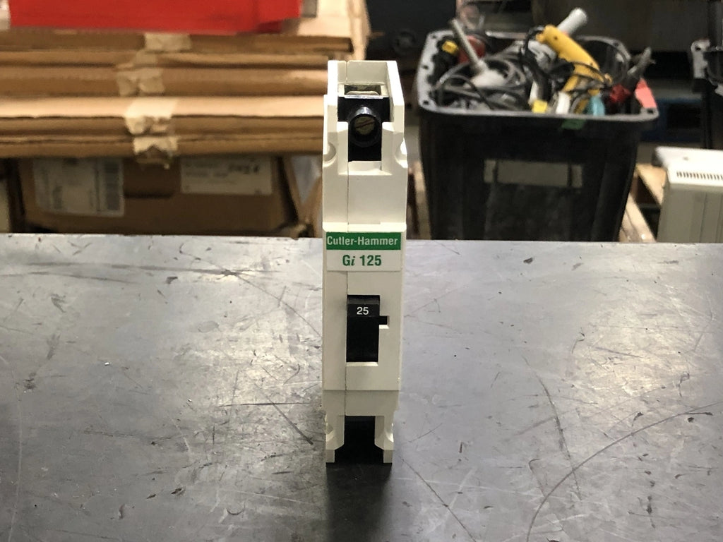 CUTLER-HAMMER 25 Amp, 1 Pole, 240 volts Circuit Breaker GI1025