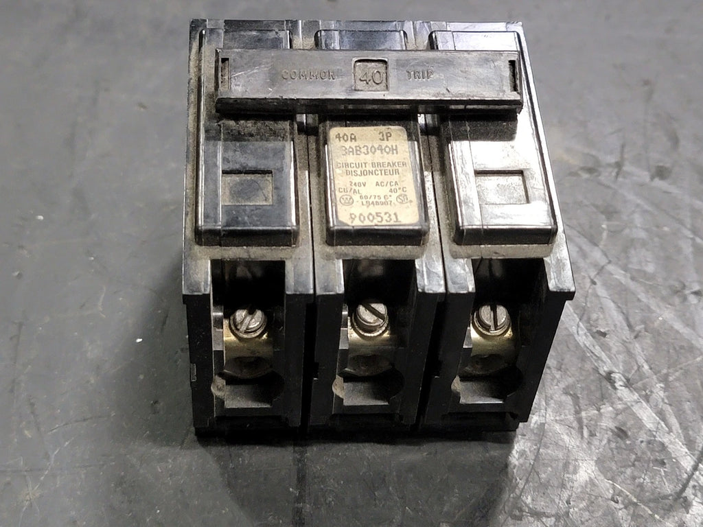 WESTINGHOUSE 40 Amp, 3 Pole, 240 volts Circuit Breaker BAB3040H