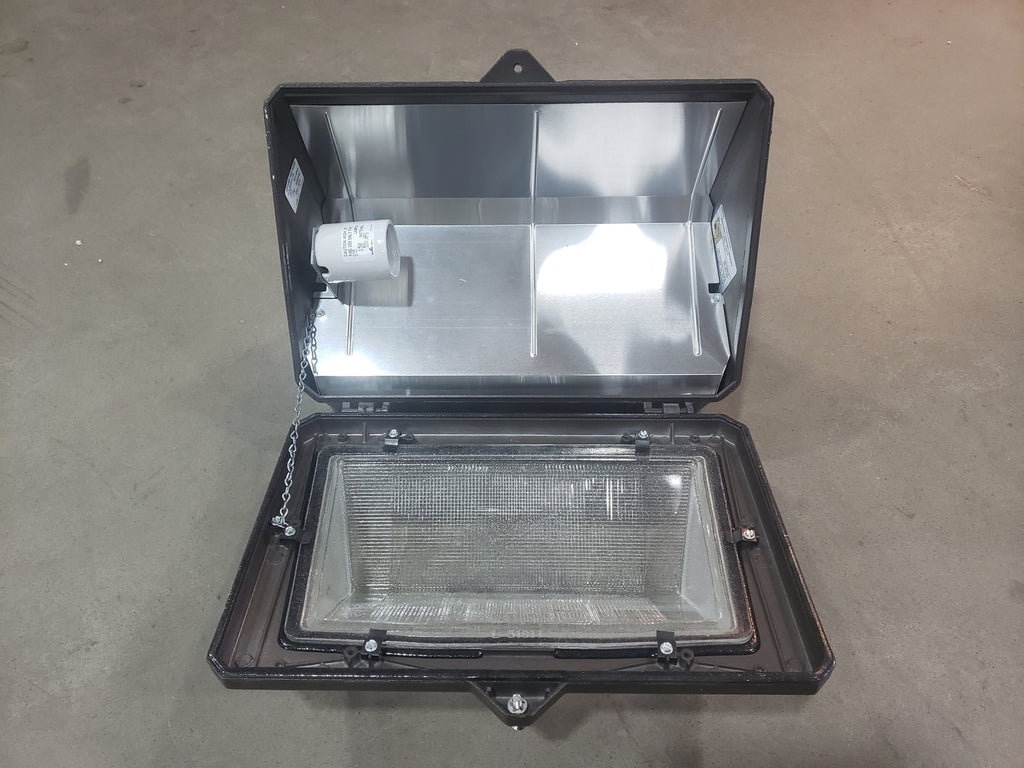 LUMARK 150W, HPS, 347/TT Wall Pack Light Fixture WPS158 w/ Lamp